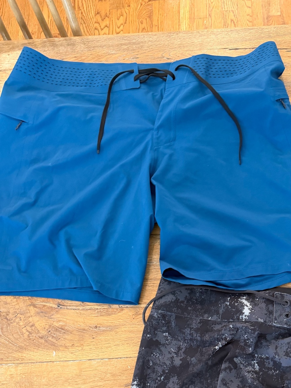 lululemon athletica Men's Blue Swim Board Shorts